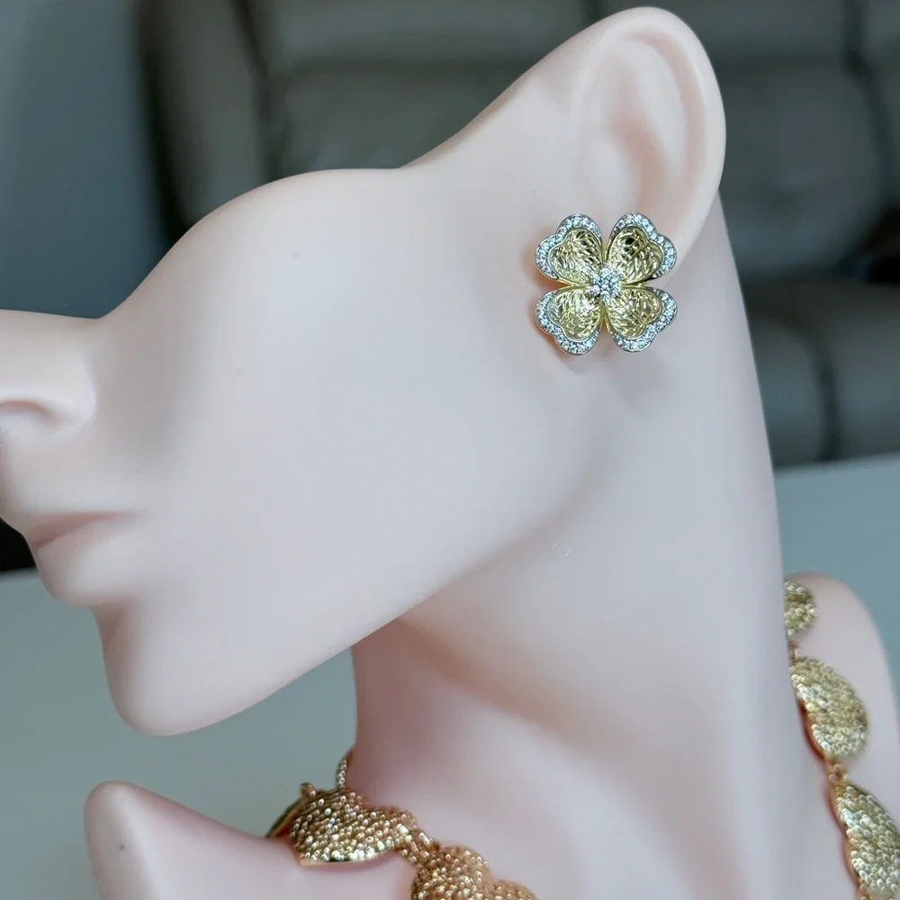 High Quality Gold Four-Leaf Flower Stud Earrings with Zirconia
